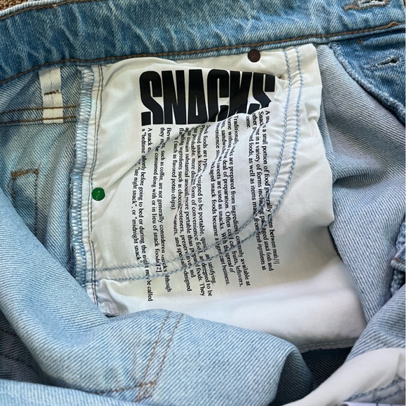 Mother Denim Pleated Fun Shorts - 27 - Picture 4 of 6